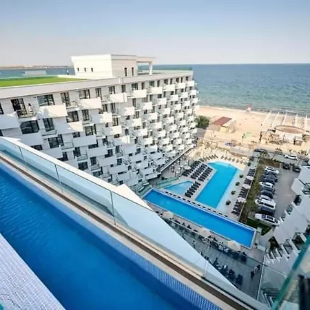 Infinity Luxury Piscina Prima Linie La Mare ナボダリ