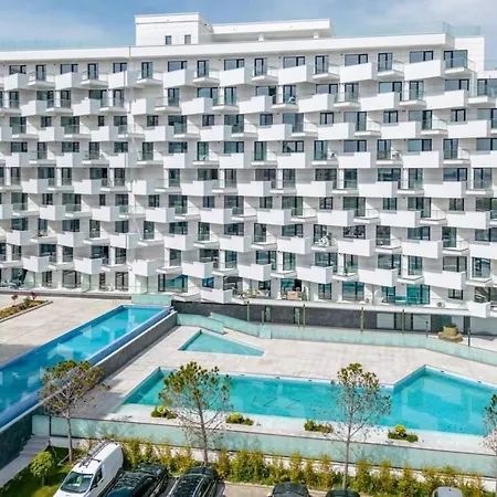 アパート Infinity Luxury Piscina Prima Linie La Mare ナボダリ