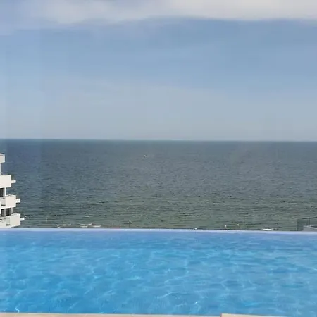 アパート Infinity Luxury Piscina Prima Linie La Mare ナボダリ