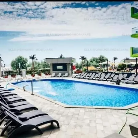 アパート Infinity Luxury Piscina Prima Linie La Mare ナボダリ