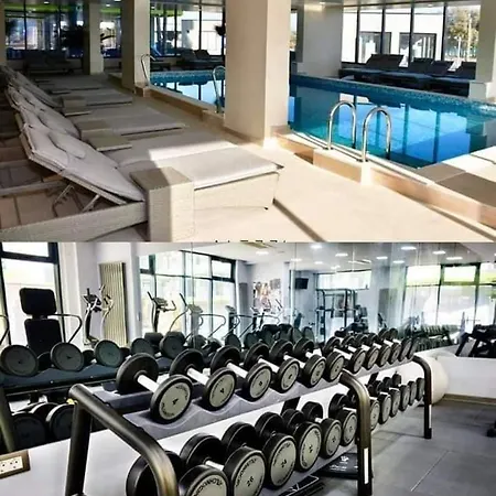 Infinity Luxury Piscina Prima Linie La Mare ナボダリ