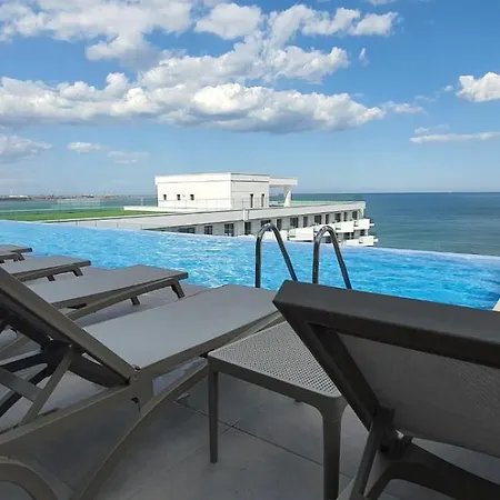 Infinity Luxury Piscina Prima Linie La Mare 公寓 *