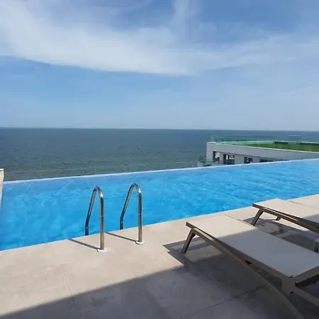 Infinity Luxury Piscina Prima Linie La Mare